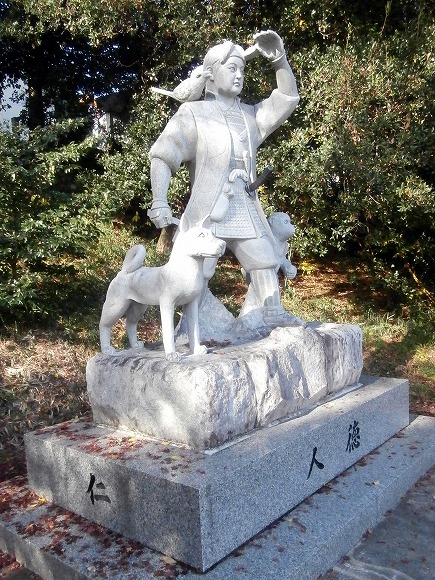 桃太郎の像