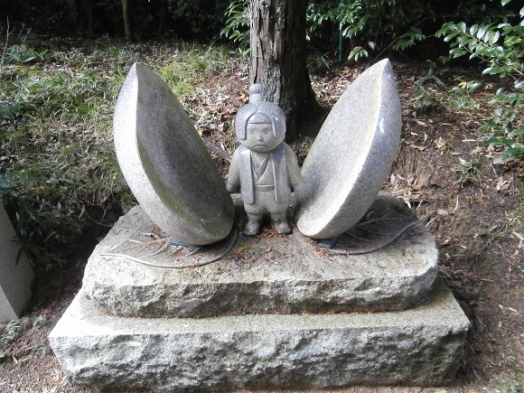 桃太郎の石像