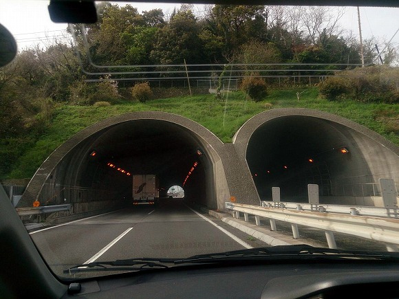 瀬戸大橋入る直前の4つ目トンネル
