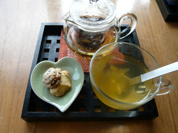 グラニットカフェの柚子茶683円