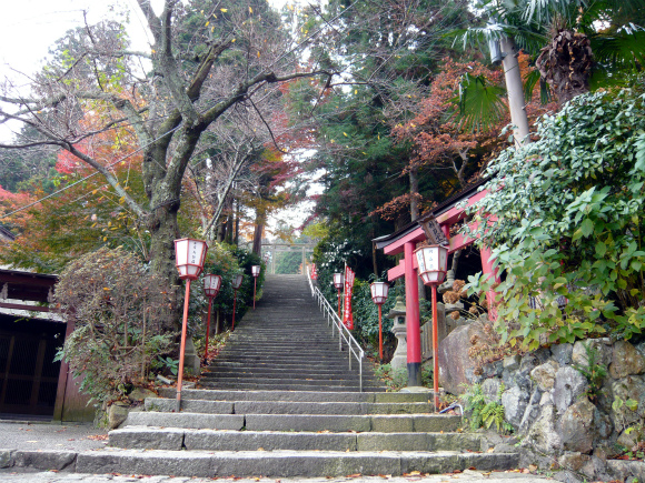湯泉神社への階段