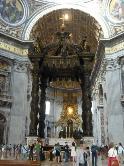 法王の祭壇上にある「飾り天蓋」