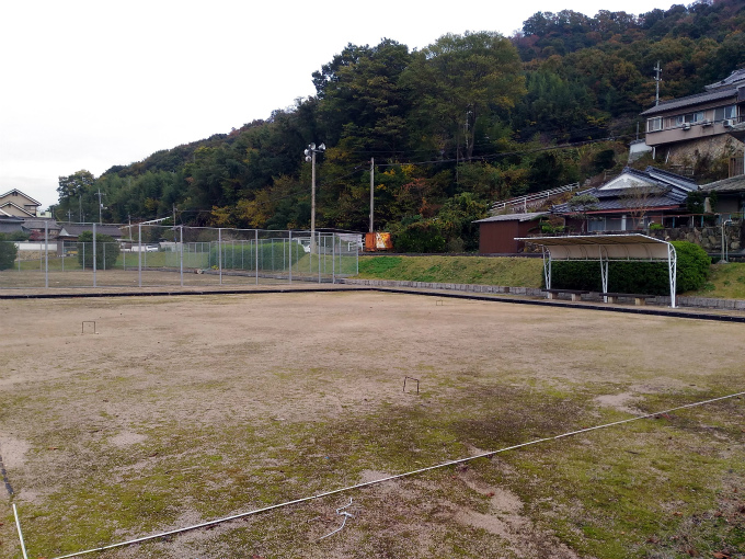 ゲートボール場とテニス場